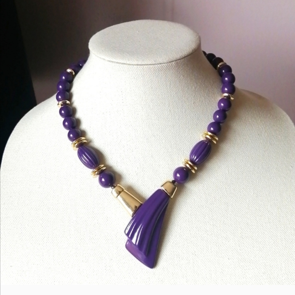 Vintage 1970s Purple Plastic Beads Goldtone Statement Necklace